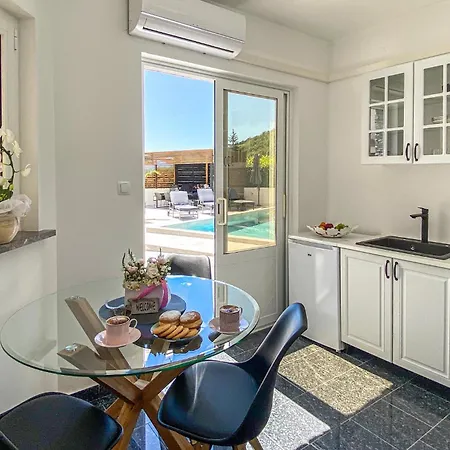 Gorgeous In With Wifi Rukavac (Primorje-Gorski Kotar)