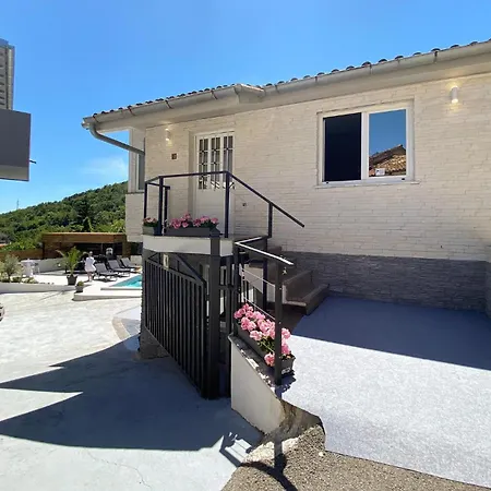 Gorgeous In With Wifi *